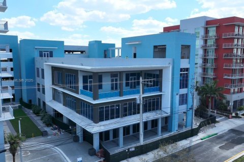 Condo in Doral, Florida, 1 bedroom  № 1887269 - photo 1