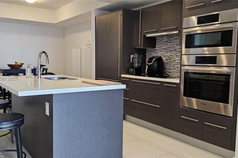 Condo in Doral, Florida, 1 bedroom  № 1887269 - photo 13