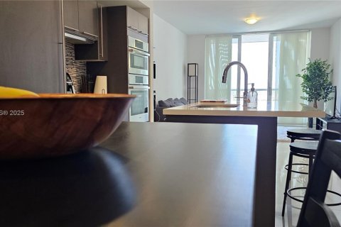Condo in Doral, Florida, 1 bedroom  № 1887269 - photo 15
