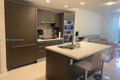 Condo in Doral, Florida, 1 bedroom  № 1887269 - photo 6