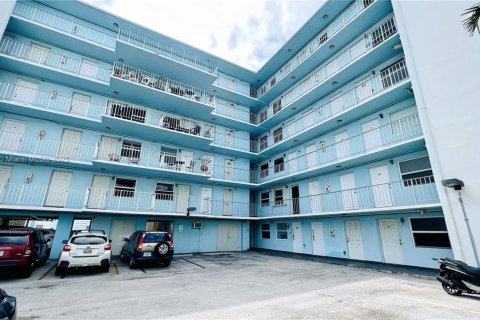 Condominio en venta en Miami Beach, Florida, 1 dormitorio, 59.46 m2 № 1944783 - foto 17