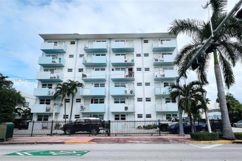 Condominio en venta en Miami Beach, Florida, 1 dormitorio, 59.46 m2 № 1944783 - foto 18