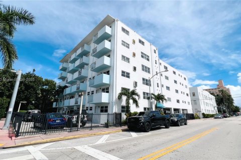 Condominio en venta en Miami Beach, Florida, 1 dormitorio, 59.46 m2 № 1944783 - foto 1