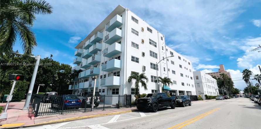 Condominio en Miami Beach, Florida, 1 dormitorio № 1944783