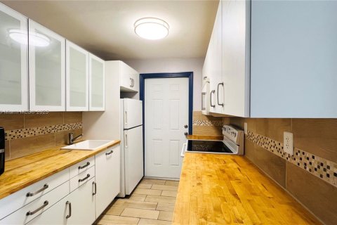 Condominio en venta en Miami Beach, Florida, 1 dormitorio, 59.46 m2 № 1944783 - foto 6