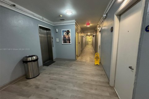 Hotel in Miami Beach, Florida № 1963070 - photo 9