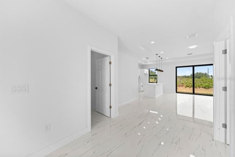 Villa ou maison à vendre à Lehigh Acres, Floride: 3 chambres, 149.2 m2 № 2339379 - photo 5