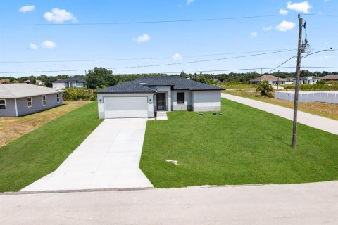 Villa ou maison à vendre à Lehigh Acres, Floride: 3 chambres, 149.2 m2 № 2339379 - photo 4