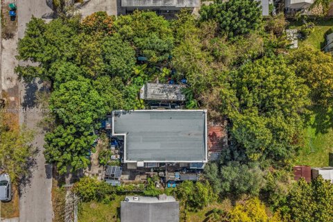 House in Miami, Florida 2 bedrooms, 125.79 sq.m. № 2043942 - photo 17