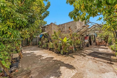 House in Miami, Florida 2 bedrooms, 125.79 sq.m. № 2043942 - photo 3