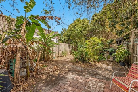 House in Miami, Florida 2 bedrooms, 125.79 sq.m. № 2043942 - photo 16