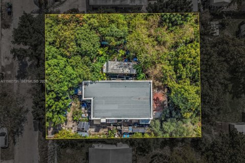 House in Miami, Florida 2 bedrooms, 125.79 sq.m. № 2043942 - photo 18