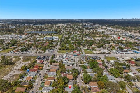 House in Miami, Florida 2 bedrooms, 125.79 sq.m. № 2043942 - photo 19