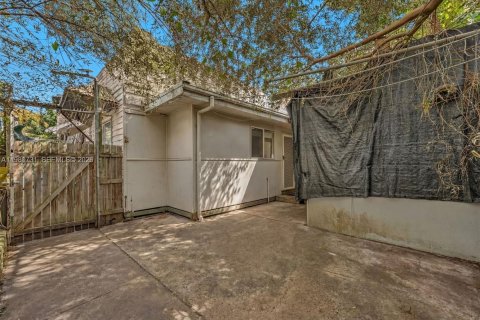 House in Miami, Florida 2 bedrooms, 125.79 sq.m. № 2043942 - photo 13