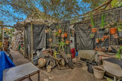 House in Miami, Florida 2 bedrooms, 125.79 sq.m. № 2043942 - photo 12