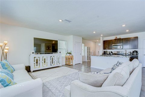 House in Odessa, Florida 4 bedrooms, 209.96 sq.m. № 2121987 - photo 15