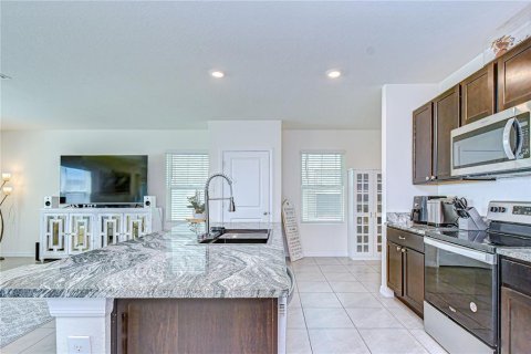House in Odessa, Florida 4 bedrooms, 209.96 sq.m. № 2121987 - photo 8