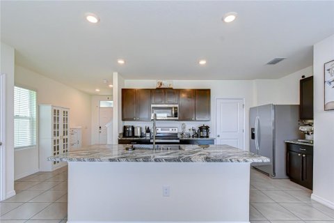 House in Odessa, Florida 4 bedrooms, 209.96 sq.m. № 2121987 - photo 9
