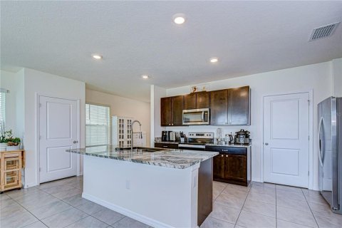 House in Odessa, Florida 4 bedrooms, 209.96 sq.m. № 2121987 - photo 12