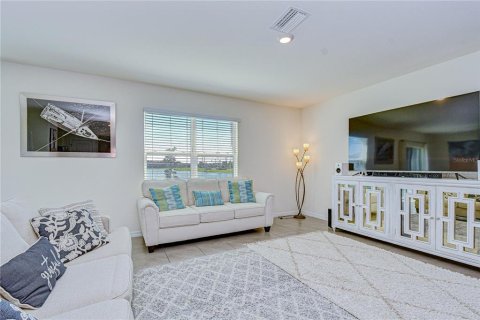 House in Odessa, Florida 4 bedrooms, 209.96 sq.m. № 2121987 - photo 18