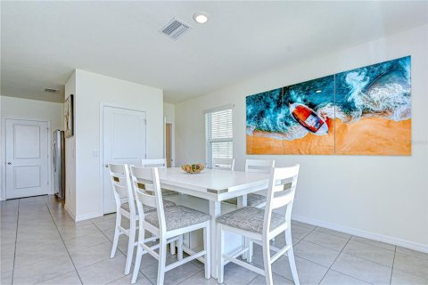 House in Odessa, Florida 4 bedrooms, 209.96 sq.m. № 2121987 - photo 14