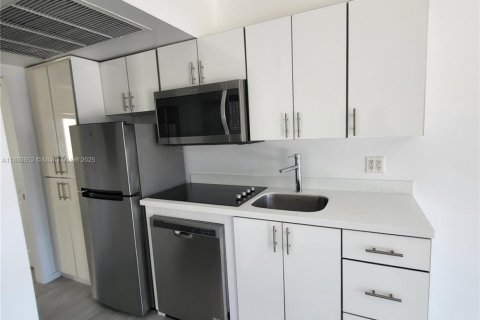 Copropriété à louer à Miami Beach, Floride: 1 chambre, 36.32 m2 № 1897019 - photo 3