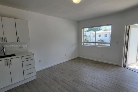 Copropriété à louer à Miami Beach, Floride: 1 chambre, 36.32 m2 № 1897019 - photo 2