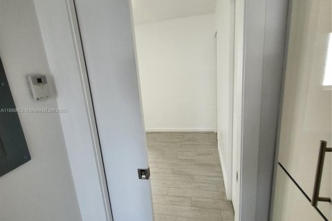 Copropriété à louer à Miami Beach, Floride: 1 chambre, 36.32 m2 № 1897019 - photo 7