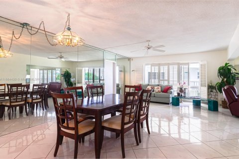Copropriété à louer à Pompano Beach, Floride: 2 chambres, 120.77 m2 № 2169553 - photo 3