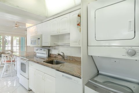 Copropriété à louer à Pompano Beach, Floride: 2 chambres, 120.77 m2 № 2169553 - photo 6