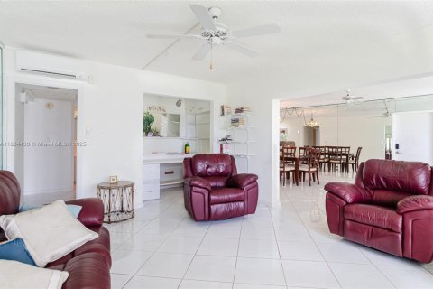 Condo à Pompano Beach, Floride, 2 chambres  № 2169553