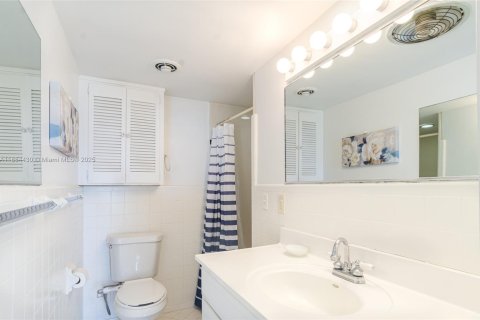 Copropriété à louer à Pompano Beach, Floride: 2 chambres, 120.77 m2 № 2169553 - photo 13