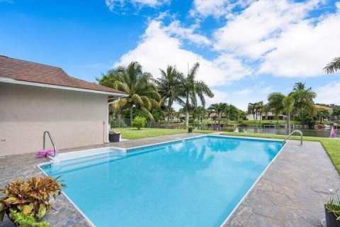 Villa ou maison à louer à Royal Palm Beach, Floride: 3 chambres, 169.08 m2 № 1223616 - photo 1