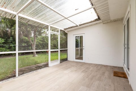 House in South Miami, Florida 3 bedrooms, 159.79 sq.m. № 1889531 - photo 18