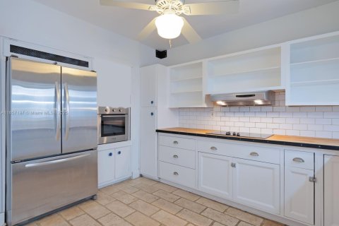 House in South Miami, Florida 3 bedrooms, 159.79 sq.m. № 1889531 - photo 9