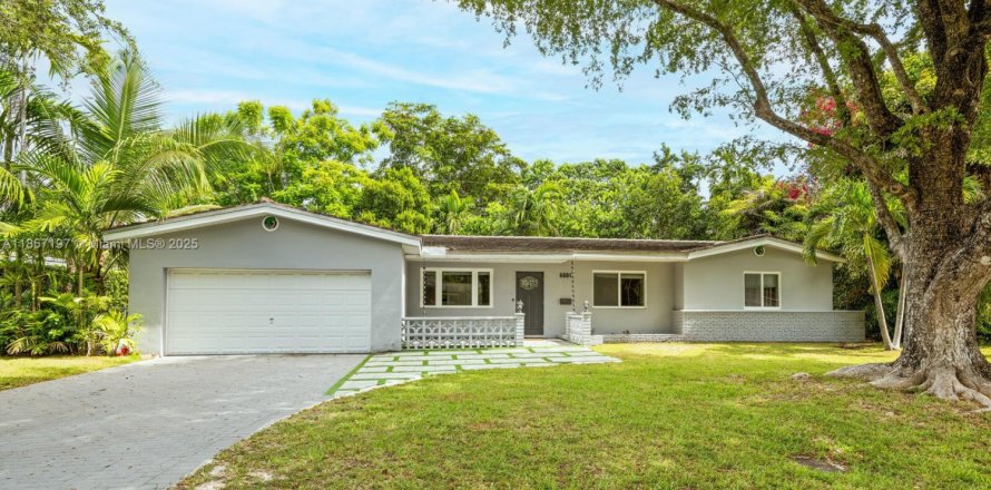 House in South Miami, Florida 3 bedrooms, 159.79 sq.m. № 1889531