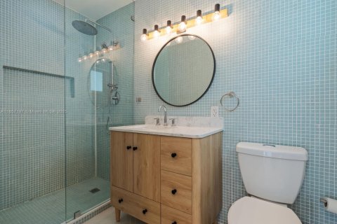 House in South Miami, Florida 3 bedrooms, 159.79 sq.m. № 1889531 - photo 12
