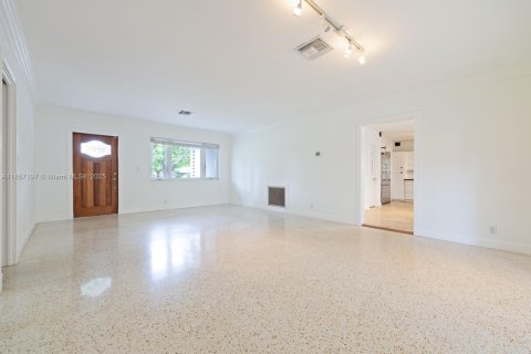 House in South Miami, Florida 3 bedrooms, 159.79 sq.m. № 1889531 - photo 3