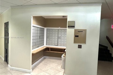 Condominio en venta en Pembroke Pines, Florida, 1 dormitorio, 68.75 m2 № 2034232 - foto 20