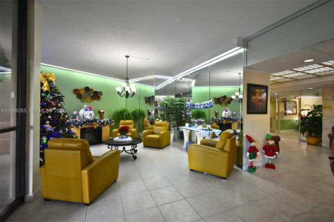 Condominio en venta en Pembroke Pines, Florida, 1 dormitorio, 68.75 m2 № 2034232 - foto 19