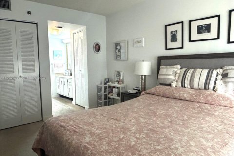 Condominio en venta en Pembroke Pines, Florida, 1 dormitorio, 68.75 m2 № 2034232 - foto 10