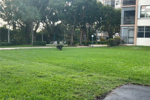 Condominio en venta en Pembroke Pines, Florida, 1 dormitorio, 68.75 m2 № 2034232 - foto 29