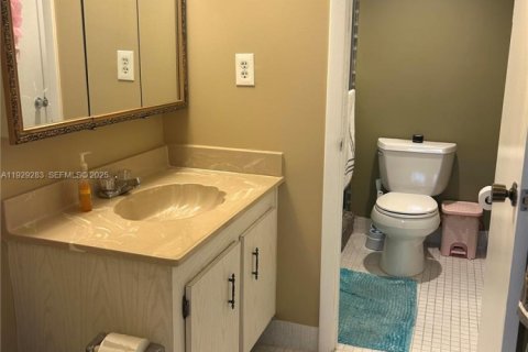 Condominio en venta en Pembroke Pines, Florida, 1 dormitorio, 68.75 m2 № 2034232 - foto 15