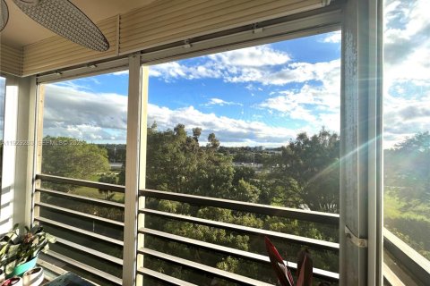 Condominio en venta en Pembroke Pines, Florida, 1 dormitorio, 68.75 m2 № 2034232 - foto 16