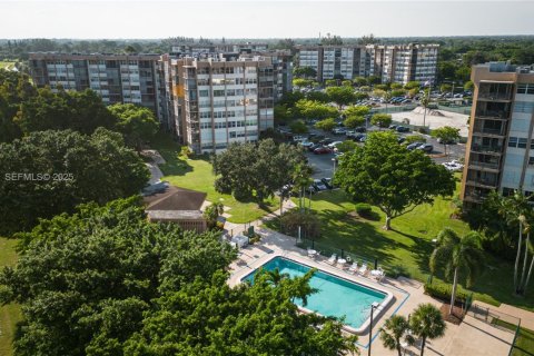 Condominio en venta en Pembroke Pines, Florida, 1 dormitorio, 68.75 m2 № 2034232 - foto 25