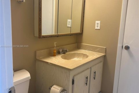 Condominio en venta en Pembroke Pines, Florida, 1 dormitorio, 68.75 m2 № 2034232 - foto 14