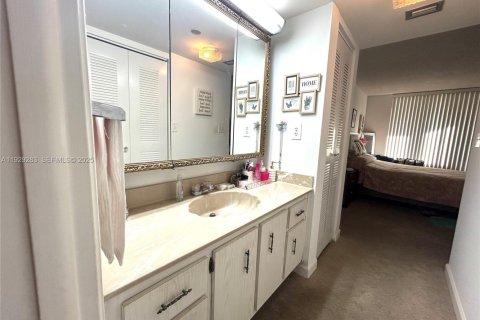 Condominio en venta en Pembroke Pines, Florida, 1 dormitorio, 68.75 m2 № 2034232 - foto 12