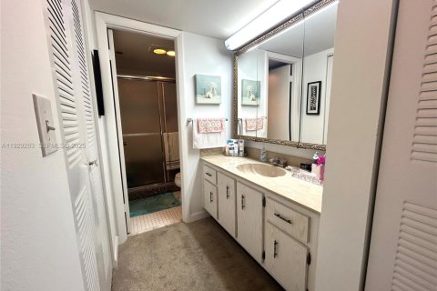 Condominio en venta en Pembroke Pines, Florida, 1 dormitorio, 68.75 m2 № 2034232 - foto 11