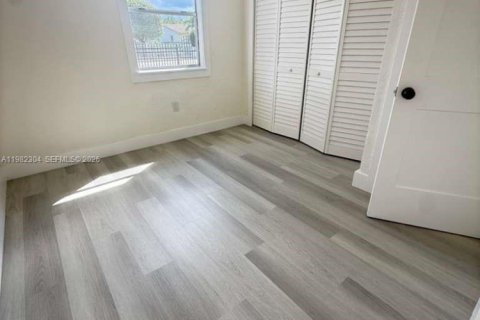 House in Miami Gardens, Florida 3 bedrooms, 100.71 sq.m. № 2049938 - photo 11