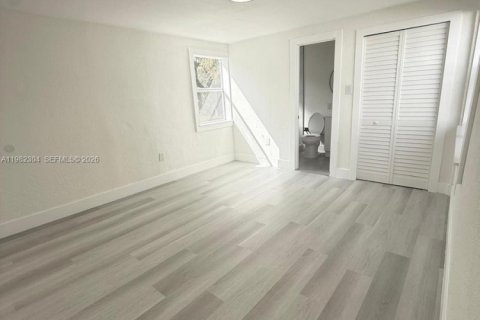 House in Miami Gardens, Florida 3 bedrooms, 100.71 sq.m. № 2049938 - photo 14